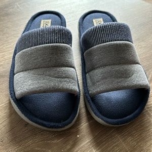 Dearfoams Men’s Slippers | Size 9-10 | Blue